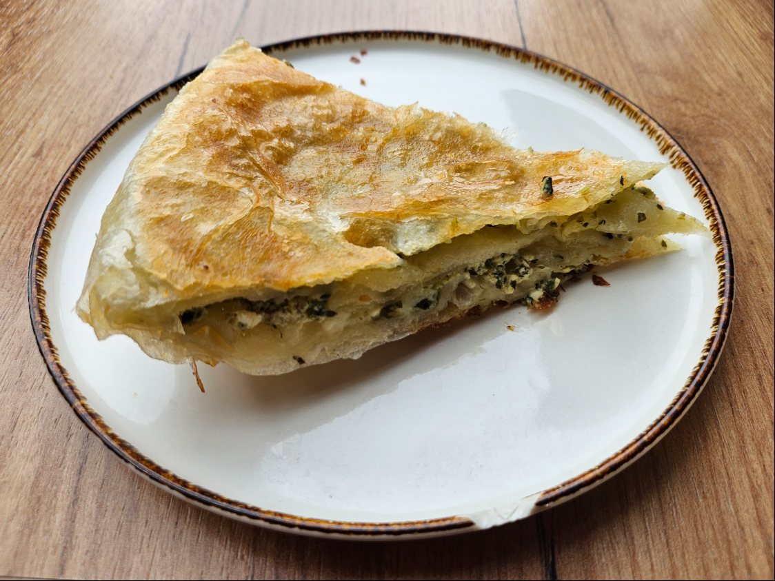 Burek mit Spinat und Käse